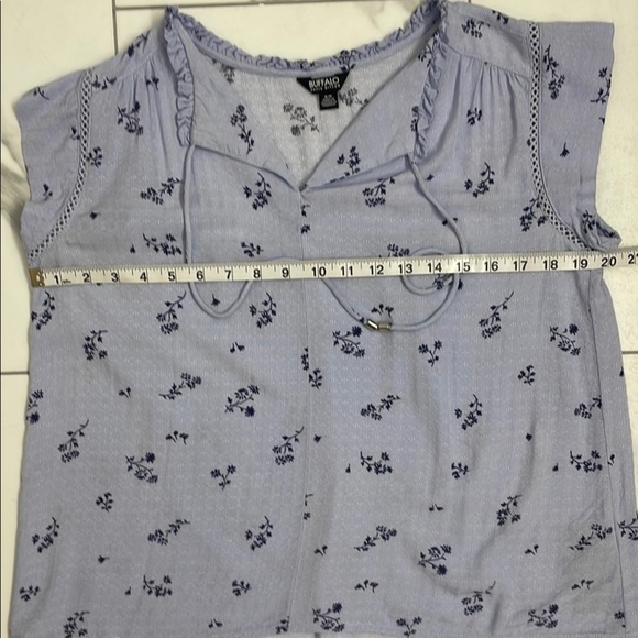 Buffalo David Bitton Light Blue Floral Blouse Flutter Sleeves Tie Front Size S - Picture 7 of 12